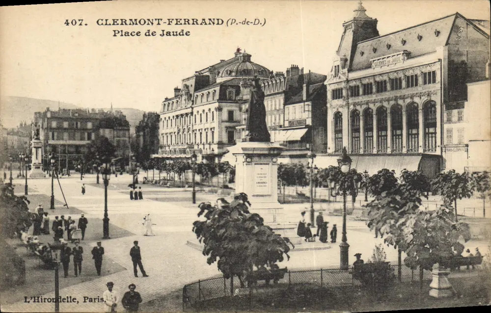 Clermont-Ferrand (P.-de-D.) — Place de Jaude — L'Hirondelle, Paris, n°407 - Frente