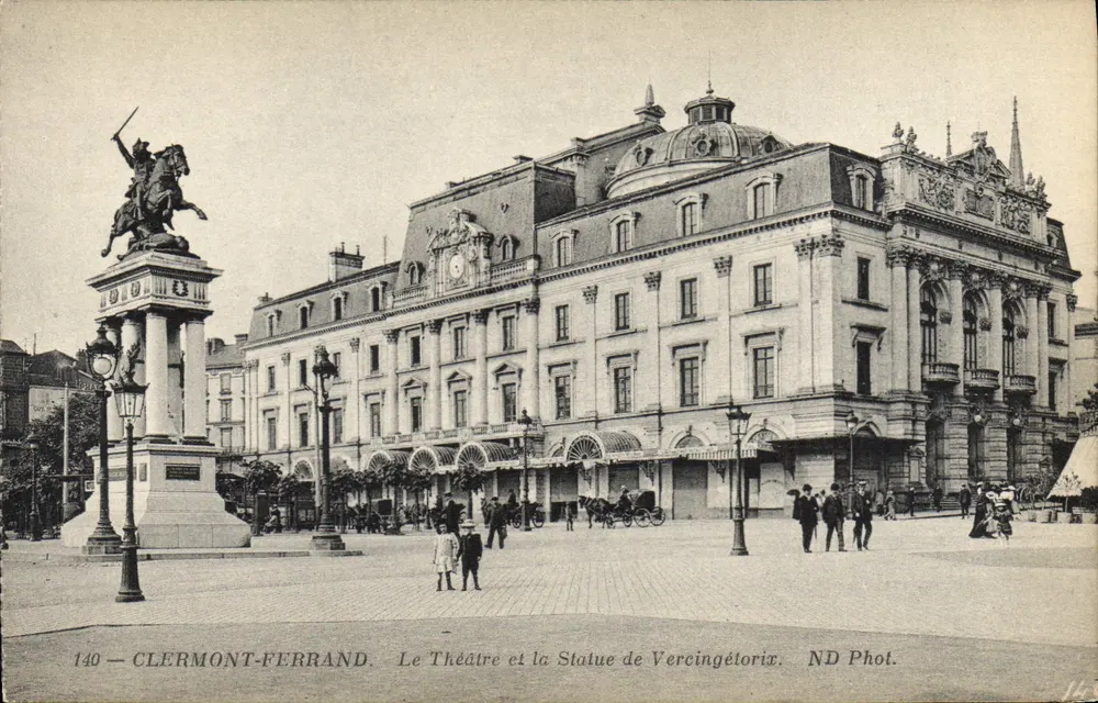 Clermont-Ferrand — Das Theater und die Statue von Vercingétorix — ND Phot. Nr. 140 - Vorderseite