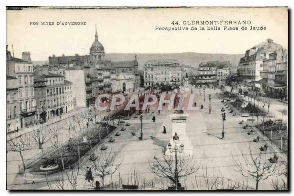 Clermont-Ferrand — Perspectiva da bela Place de Jaude — Nos Sites d'Auvergne, n°44 - Frente
