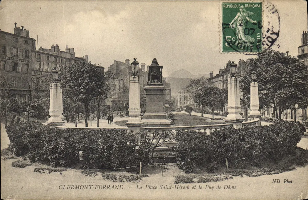 CLERMONT-FERRAND — La Place Saint-Hérem und der Puy de Dôme — ND Phot - Vorderseite