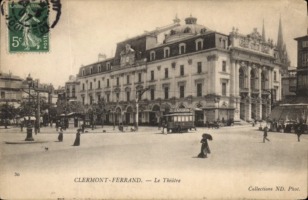 Clermont-Ferrand — A Praça do Teatro — Coleções ND. Fot. - Frente