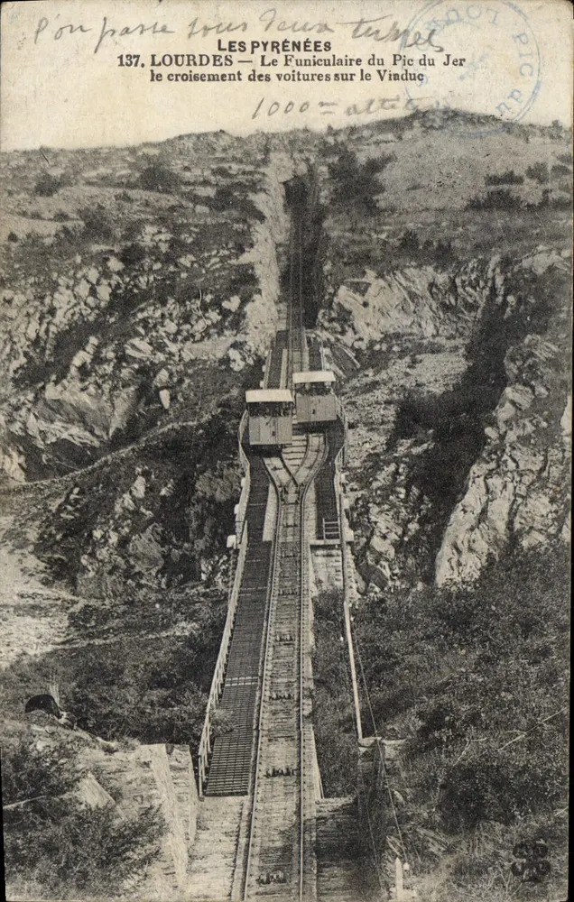 Lourdes — O funicular do Pic du Jer sobre o viaduto — 137 - Frente