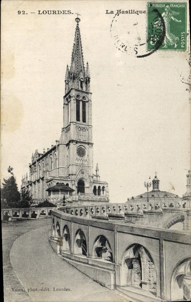 Lourdes — A Basílica — Viron, fot.-édit. Lourdes. - Frente