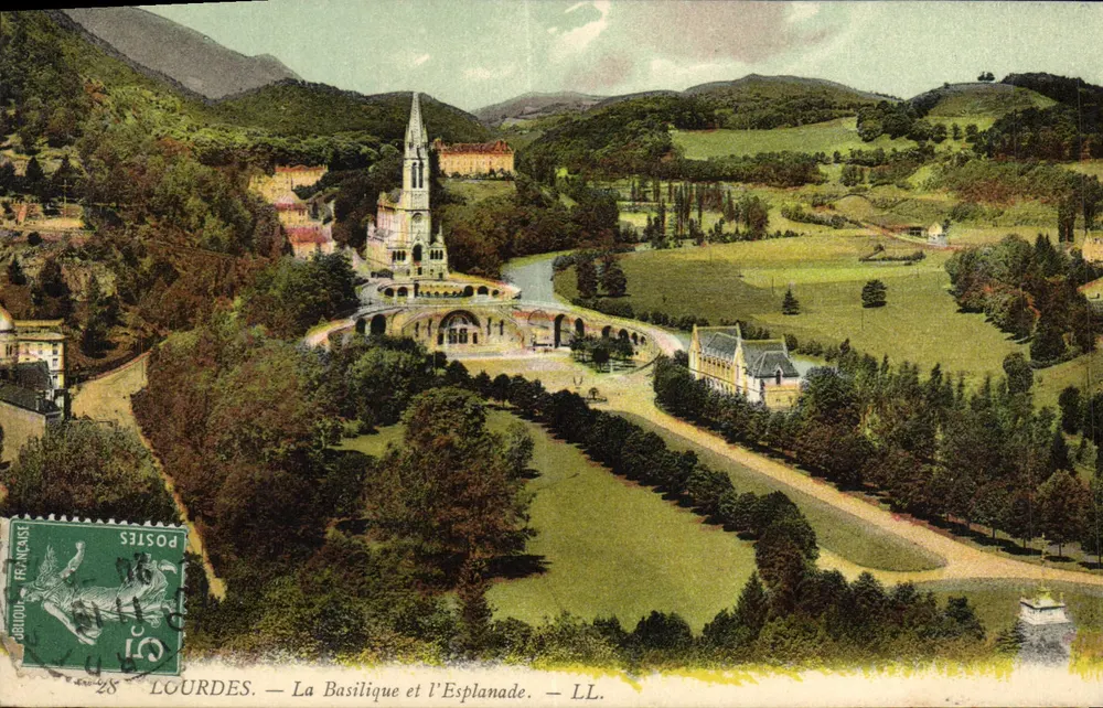 LOURDES — A Basílica e a Esplanada — LL. - Frente