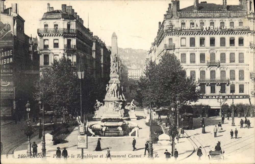 LYON — Place de la République und Monument Carnot — E. R. - Vorderseite