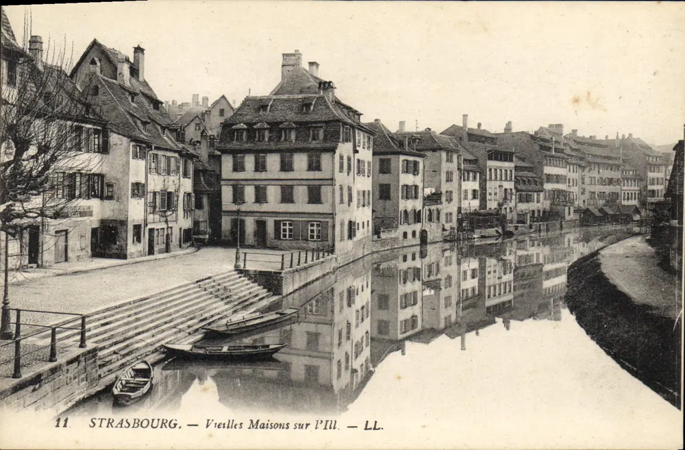 Estrasburgo — Velhas Casas ao longo do Rio Ill — LL. - Frente