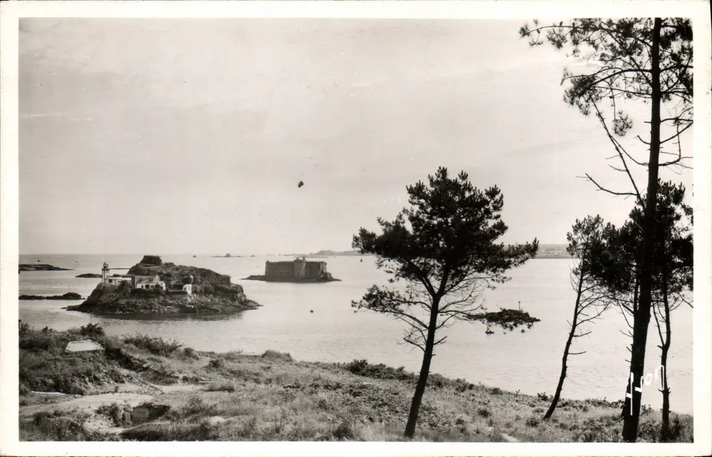 Île Louet und Schloss des Bullen — Finistère — Éditions d'Art Carantec - Vorderseite