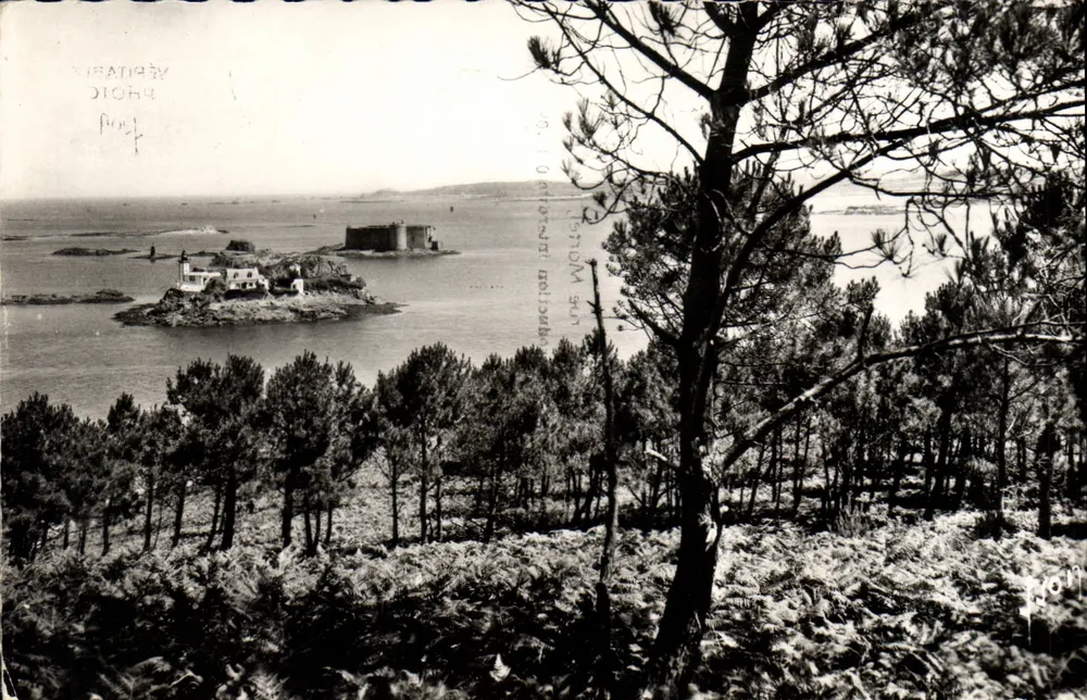 Île Louet und Schloss des Bullen — Carantec (Finistère) — Phototypie A. P. L. (Nr. 10) - Vorderseite