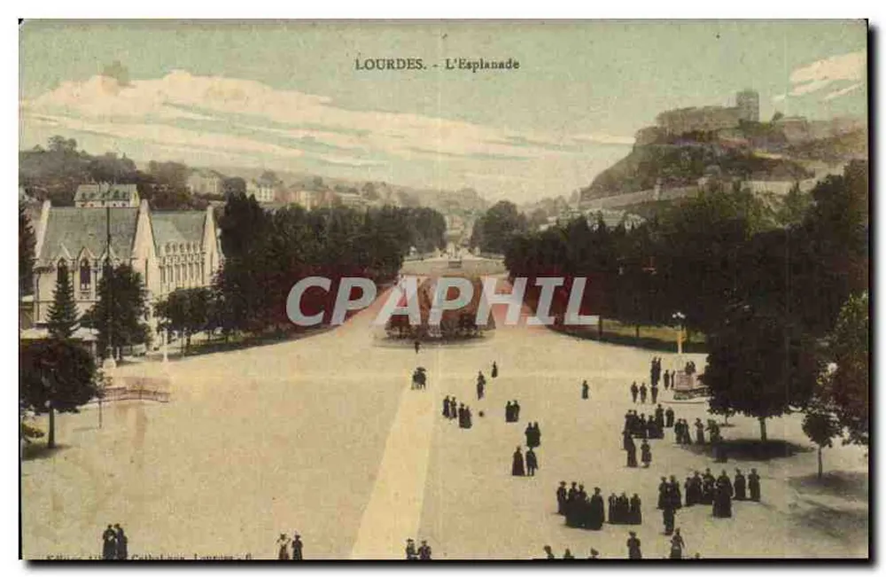 Lourdes - A Esplanada — vista panorâmica — editor Cathédrale, Lourdes - Frente