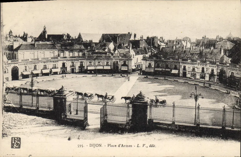 Dijon - Praça das Armas — vista panorâmica — L. V., edição n° 595 - Frente