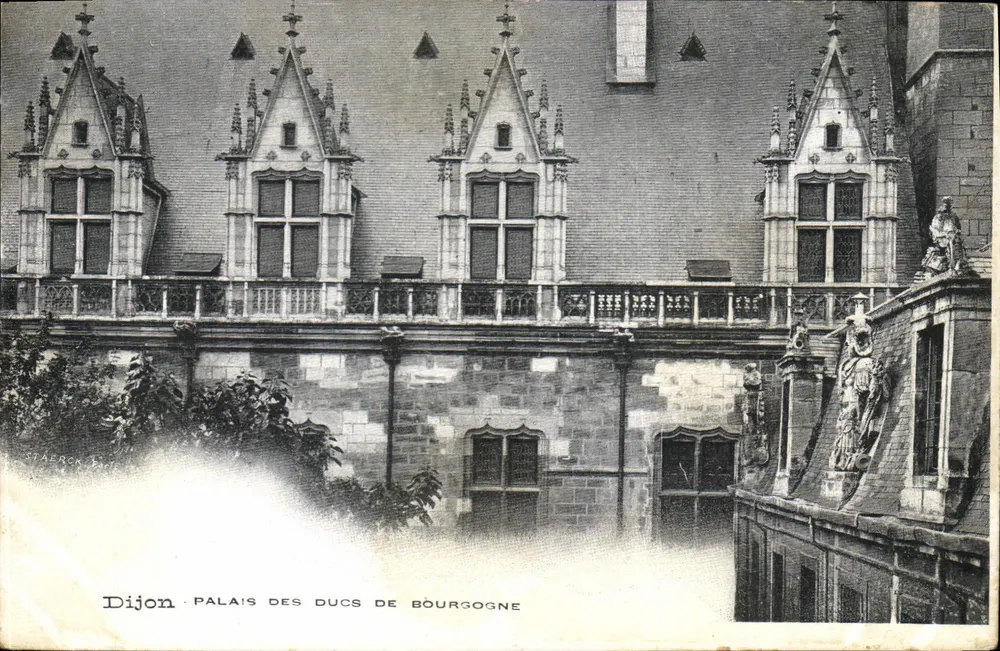 Dijon — Palácio dos Duques de Borgonha — Staerck - Frente