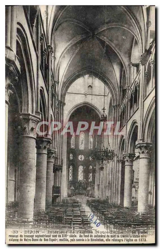 Dijon — Interior da Igreja Nossa Senhora — As grandes rosaceias do transepto setentrional são do século XIV. No fundo do colateral do sul está a estátua milagrosa de Nossa Senhora do Bom Espelho; mutilada, depois salva durante a Revolução, ela foi reintegrada à igreja em 1873. - Frente
