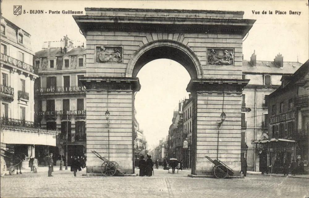 Dijon - Porta Guillaume — Vista da Praça Darcy — editor R. Bérenger, n°5 - Frente