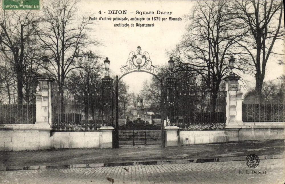 Dijon — Square Darcy — Porta de entrada principal construída em 1879 pelo arquiteto do Departamento Vionnois - Frente