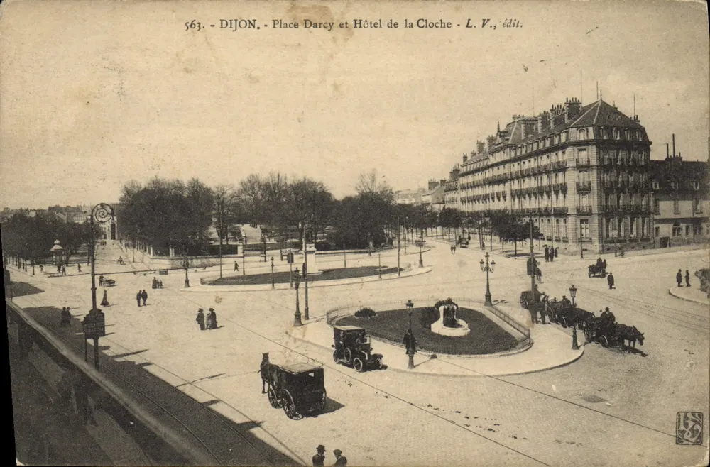 Dijon - Place Darcy und Hotel de la Cloche — L. V., Verlag Nr. 563 - Vorderseite