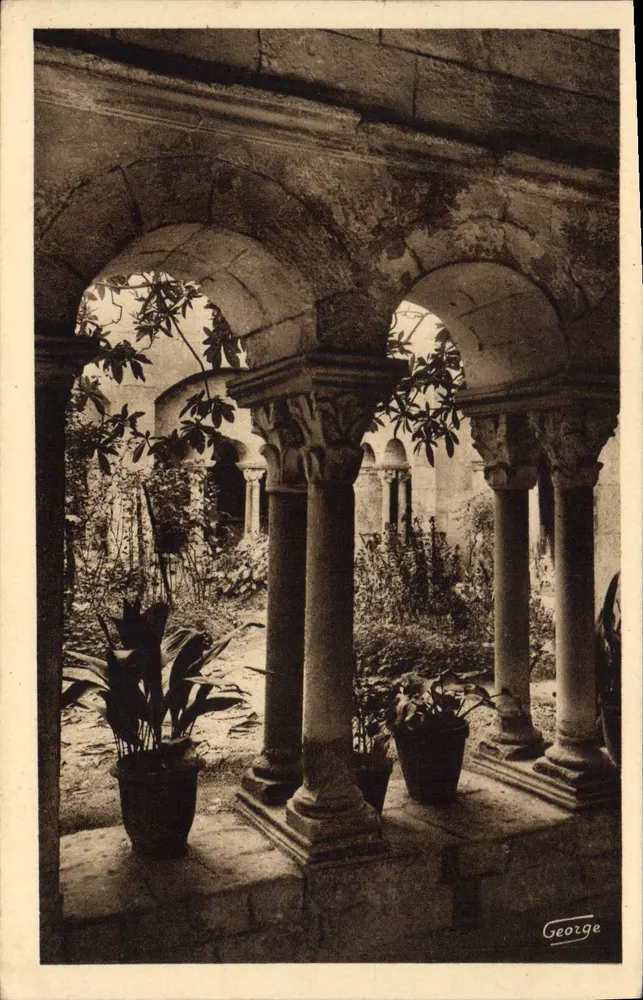 Cloître Saint-Paul — Século XII — Photo George - Frente