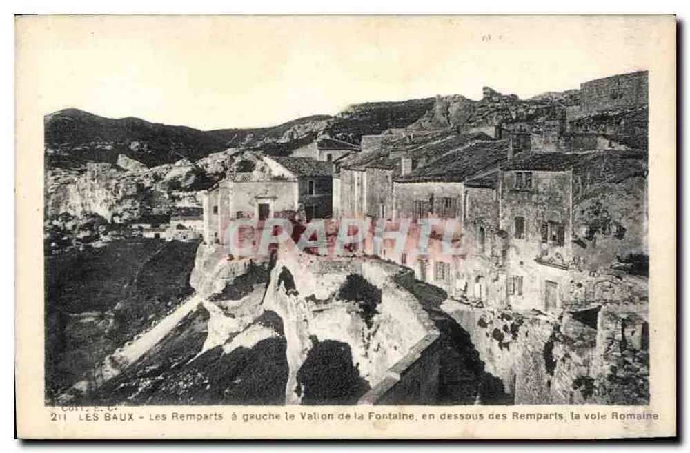 Les Baux - Os Muros à esquerda, o Vale da Fonte, abaixo dos Muros, a Via Romana - Frente
