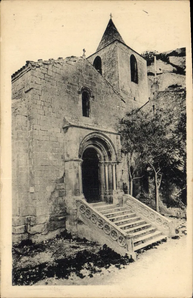 Les Baux — Igreja de São Vicente — vestígios dos séculos XII, XIV, XV e XVI — Coleção E.C. - Frente