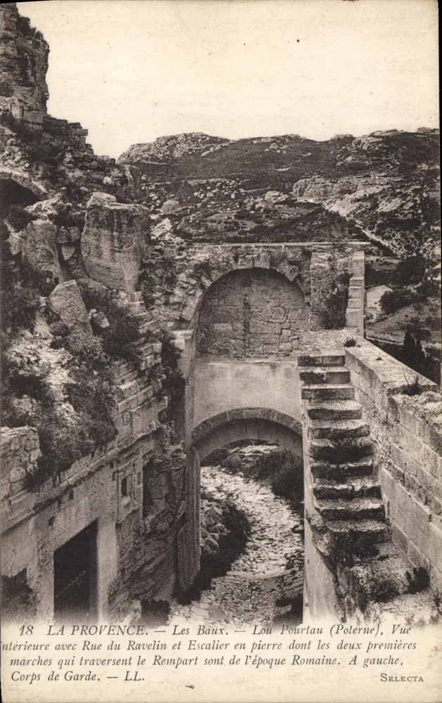 Les Baux-de-Provence — Vista interna com o Ravelin e a escada romana — Selecta - Frente