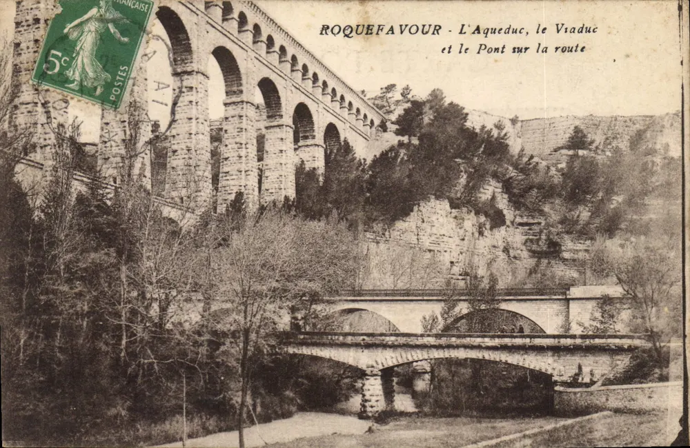 Roquefeuille — Das Aquädukt, das Viadukt und die Brücke auf der Straße — Verlag: Französische Post - Vorderseite