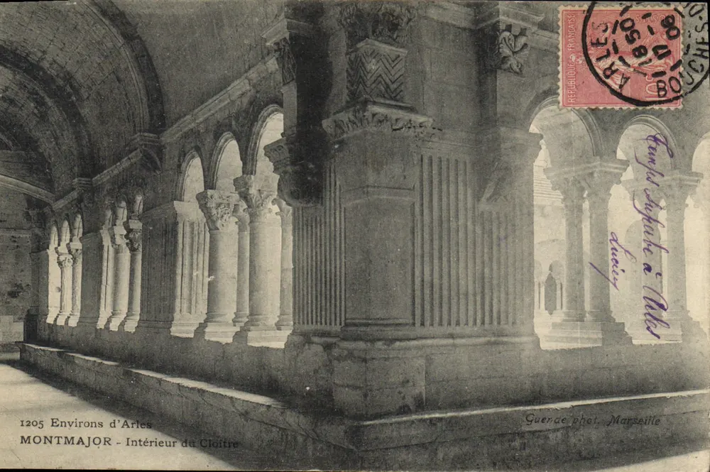 Montmajour - Interior do Claustro — Regiões de Arles — Guerade fot. Marselha - Frente