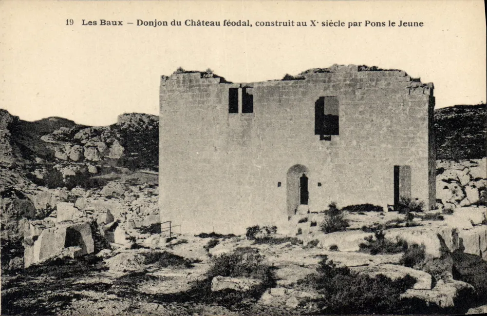 Les Baux – Burgfried des feudalen Schlosses, im 10. Jahrhundert von Pons le Jeune erbaut - Vorderseite