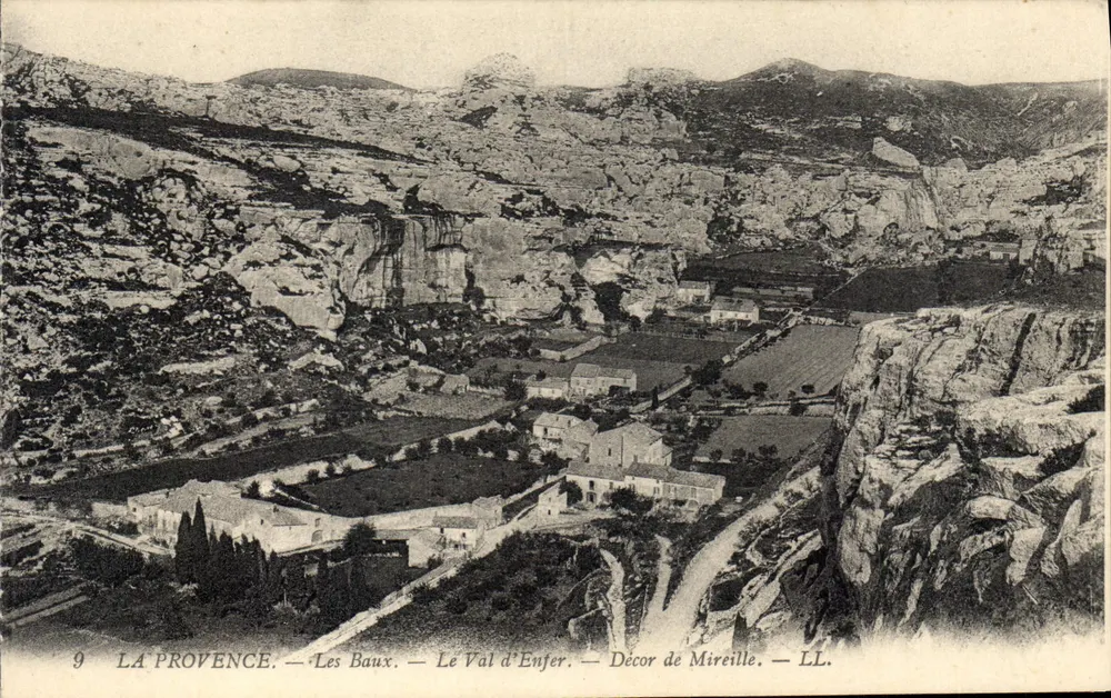 Les Baux — Das Tal der Hölle — Dekoration von Mireille — LL. — Nr. 9 - Vorderseite