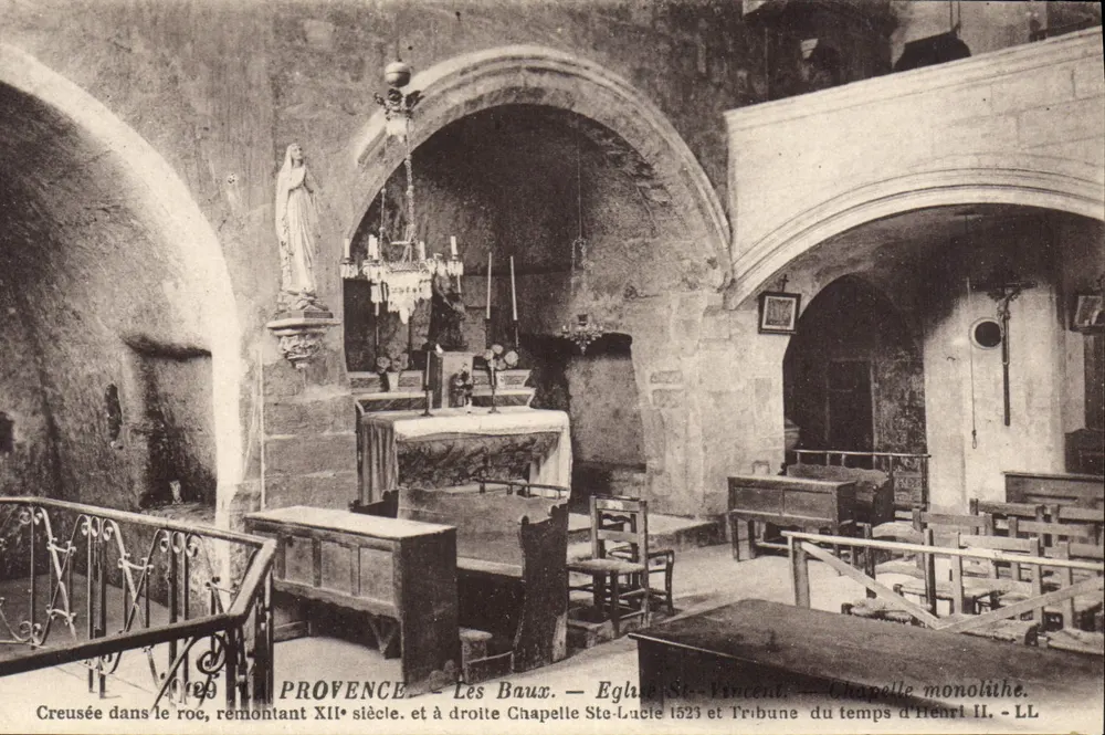 Les Baux — Igreja de São Vicente — Capela monolítica - Frente