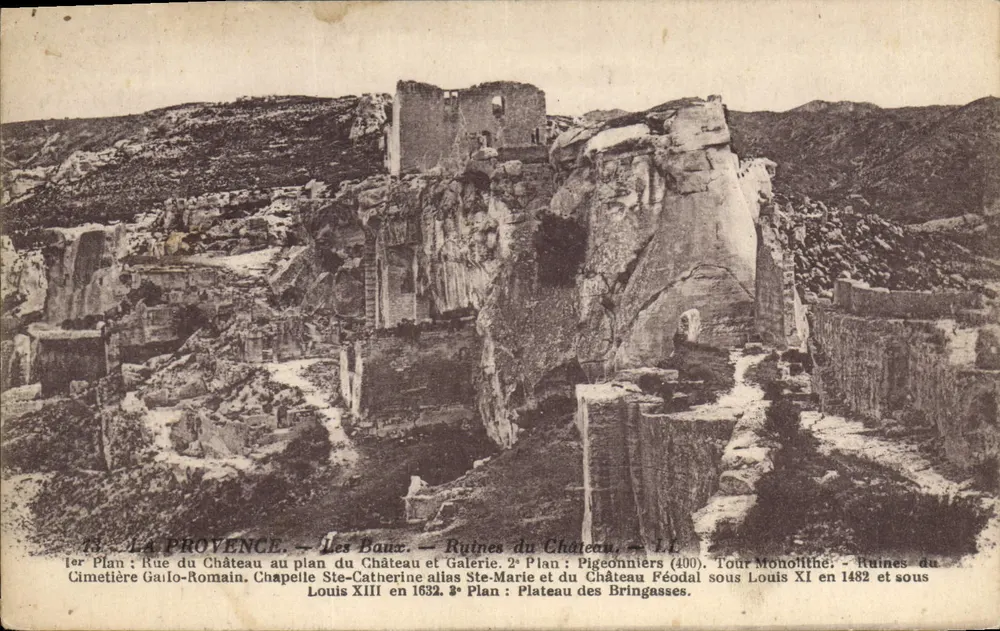 Les Baux - Ruínas do Castelo e Pombais - A Provência - Frente