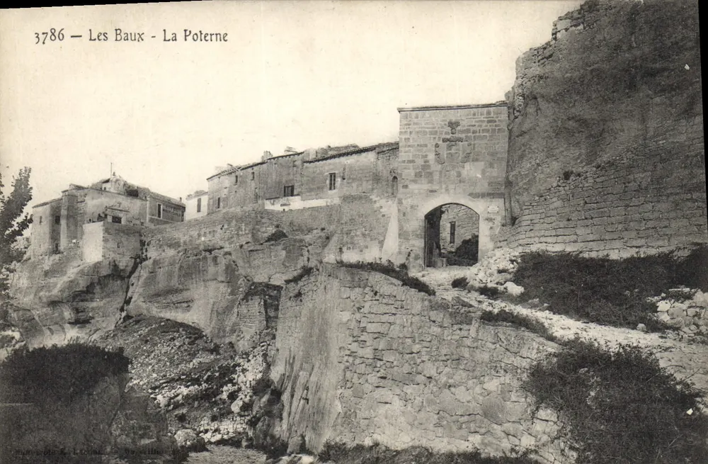 Les Baux - La Poterne — vista das ruínas e do portal — editor anônimo, n° 3786 - Frente