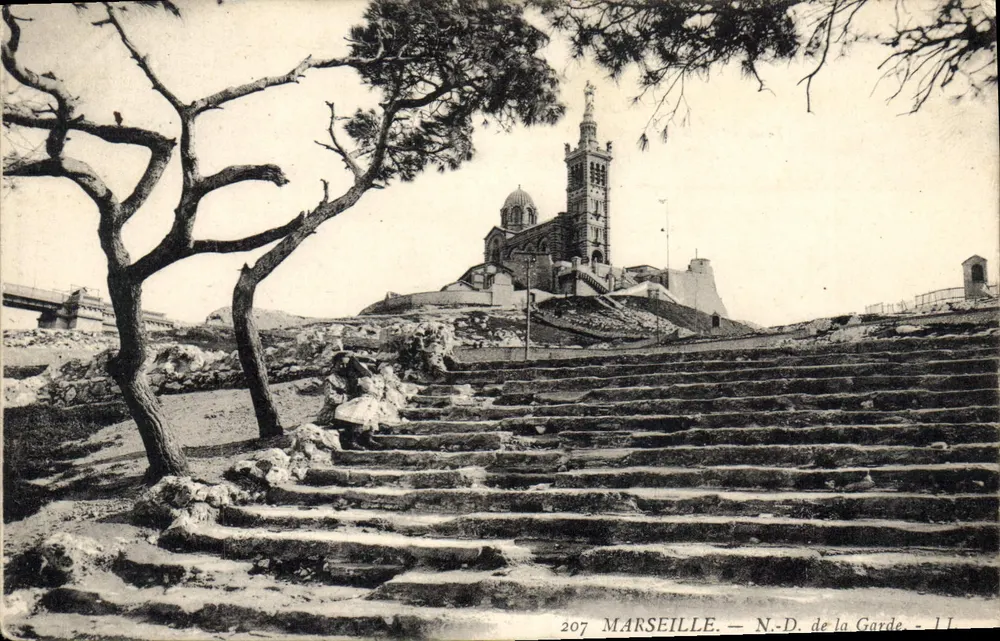 Marselha — N.-D. de la Garde — editor desconhecido, n° 207 - Frente