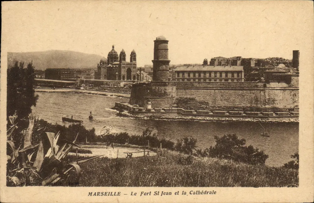 Marseille — Le Fort St Jean et la Cathédrale - Recto