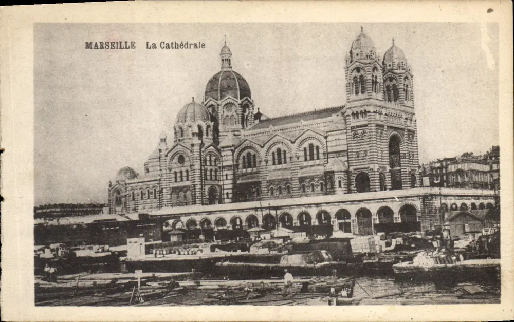 Marselha — A Catedral — vista do porto — editor não visível - Frente