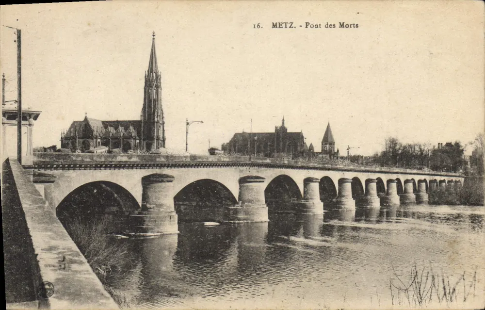 Metz — Most Śmierci — widok mostu i kościoła z gotyckim dzwonnikiem — wydawca nieznany, nr 16 - Awers