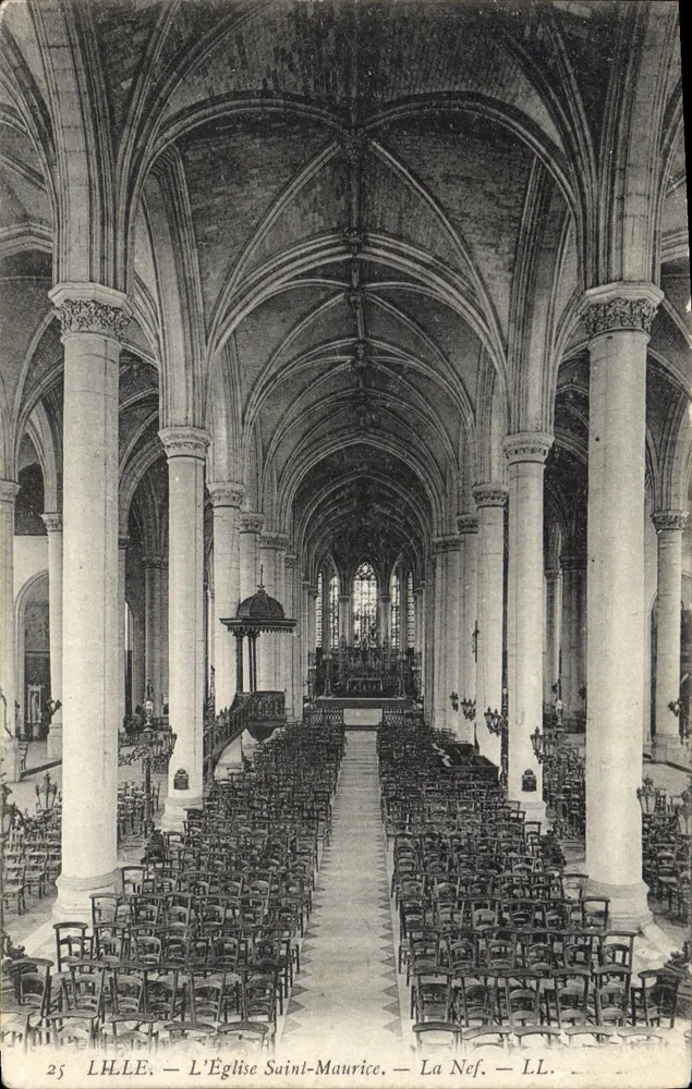 O Hospital-Léopold — A Igreja de São Maurício — A Nave - Frente