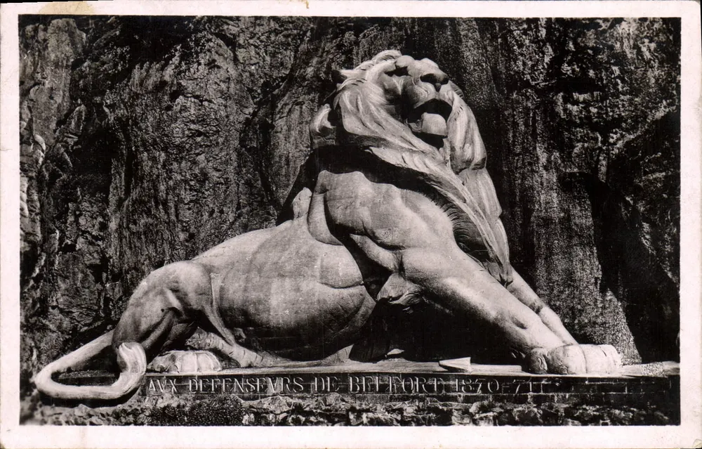 Leão de Belfort — Monumento aos Defensores de Belfort 1870-71 — obra de Bartholdi - Frente