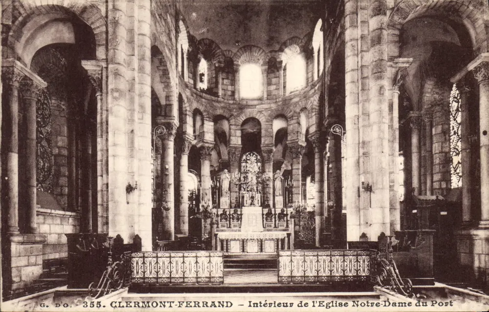 Clermont-Ferrand — Innenansicht der Kirche Notre-Dame du Port — G. DO. - 355 - Vorderseite