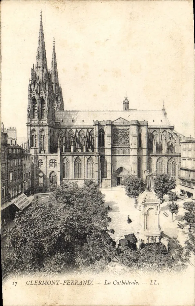 Clermont-Ferrand — A Catedral — LL. — N°17 - Frente