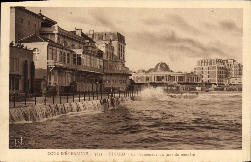 Côte d'Émeraude - Dinard - La Promenade un jour de tempête - Recto