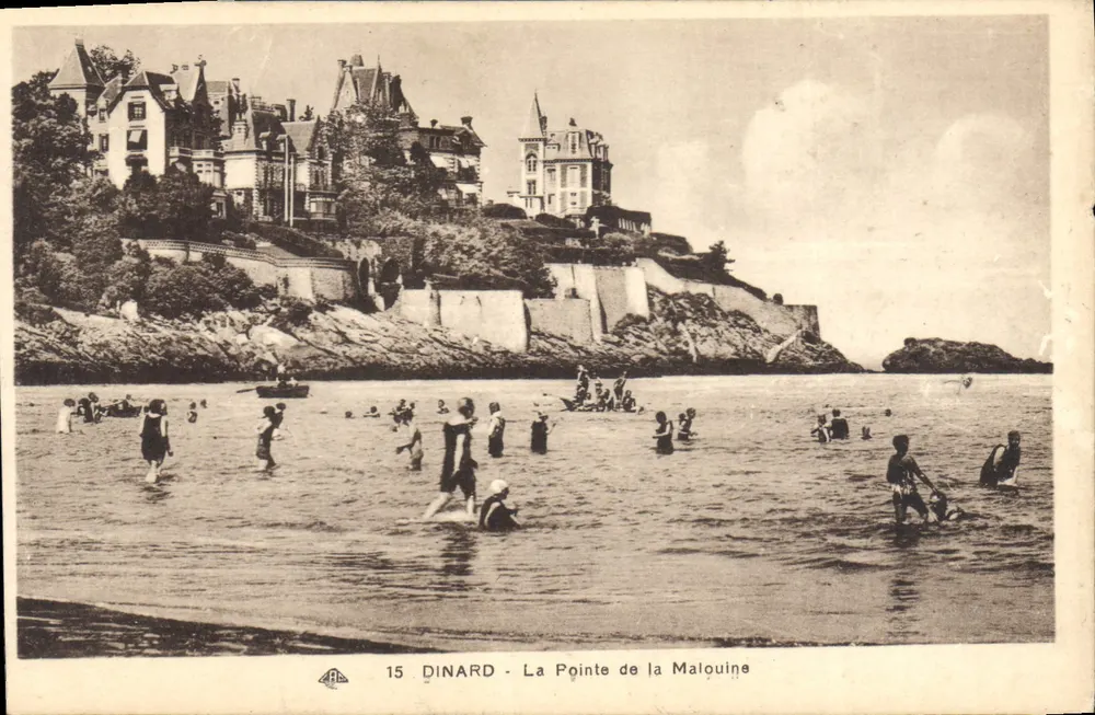 DINARD - A Ponta da Malouine — vista da praia com banhistas e vilas na falésia — editor 'DINARD' n°15 - Frente