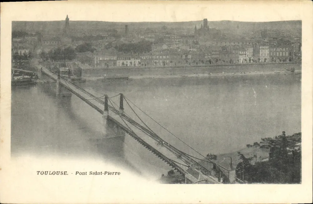Toulouse - Ponte São Pedro — vista do ponte suspensa sobre a Garonne com cidade em fundo - Frente