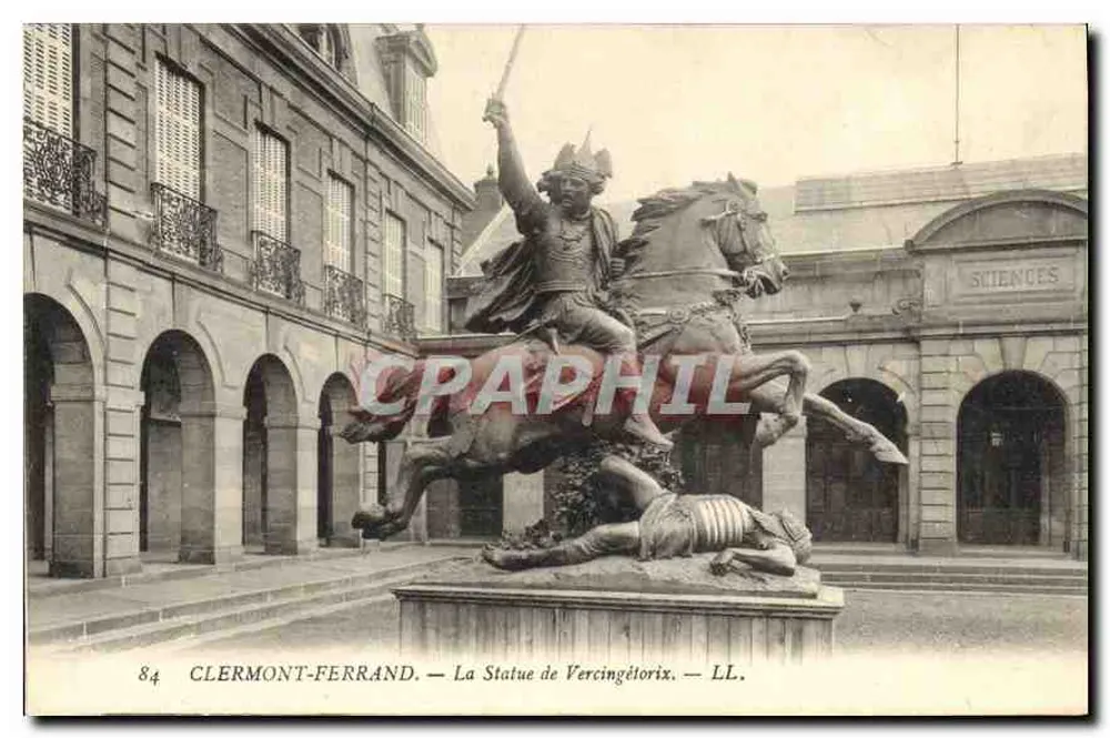 Clermont-Ferrand — A Estátua de Vercingétorix — LL. - Frente