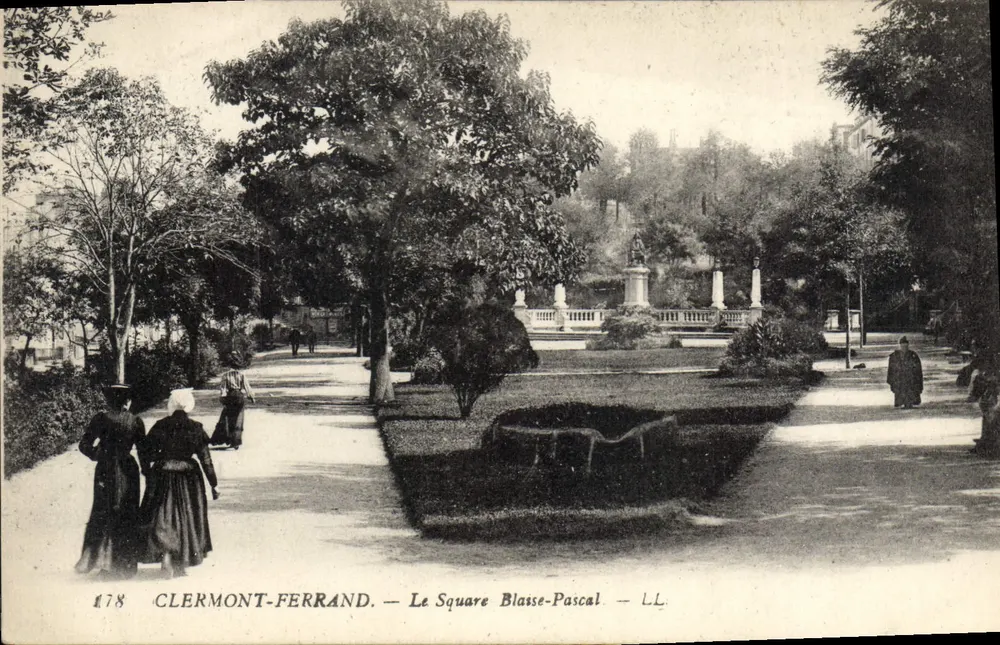 Clermont-Ferrand — O Square Blasse-Pascal — LL - Frente