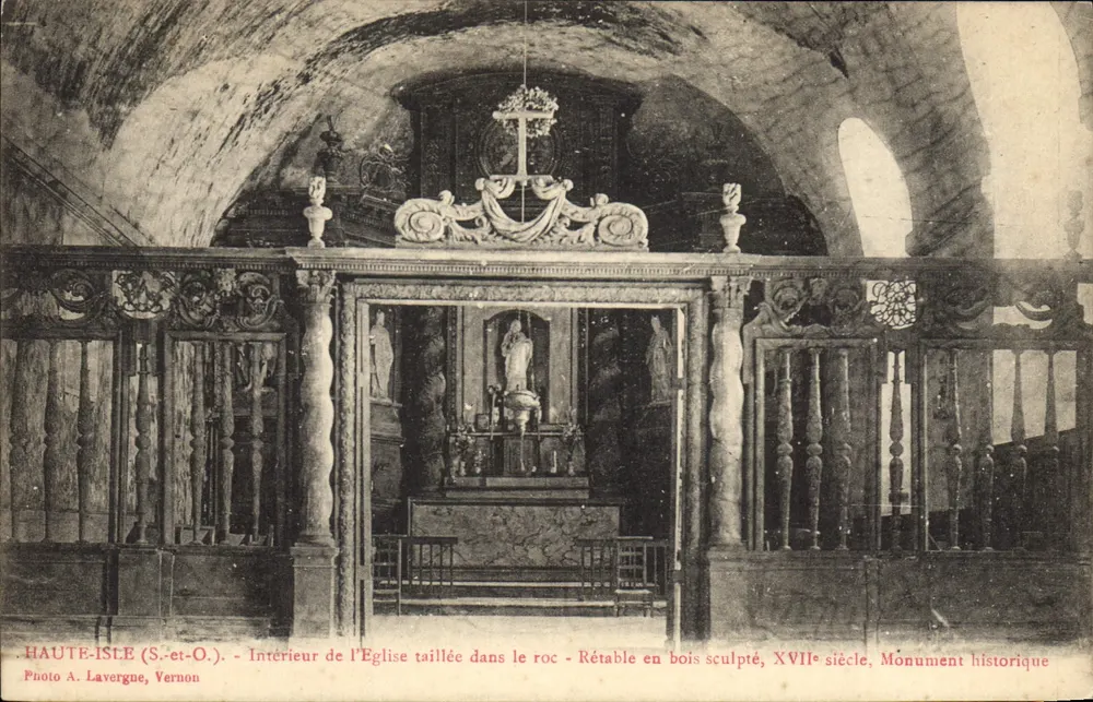 Innenansicht der in den Felsen gehauenen Kirche - Holzretabel, 17. Jahrhundert - Historisches Denkmal - Haute-Isle (S.-et-O.) - Foto A. Lavergerne, Vernon - Vorderseite