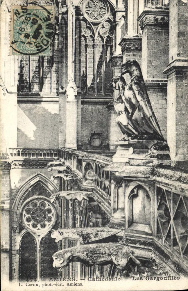Amiens — Catedral — As Gargalhas — L. Caron, fot.-edit. Amiens - Frente