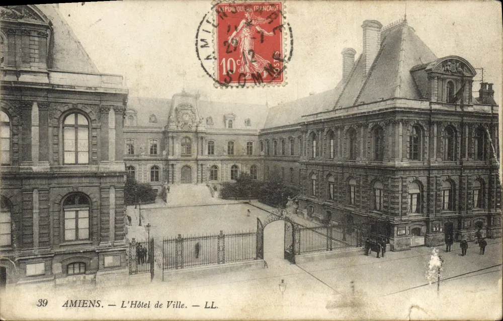 Amiens — O Hotel de Ville — LL. — n°39 - Frente