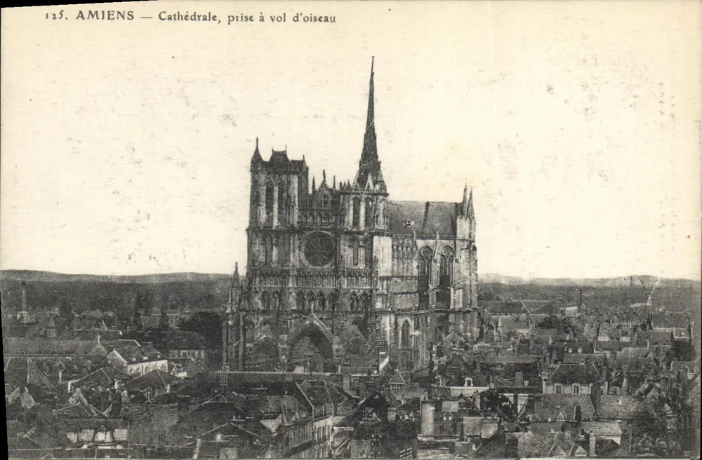 Amiens — Cathédrale, prise à vol d’oiseau — L. GARON, photo, Amiens, n°125 - Recto