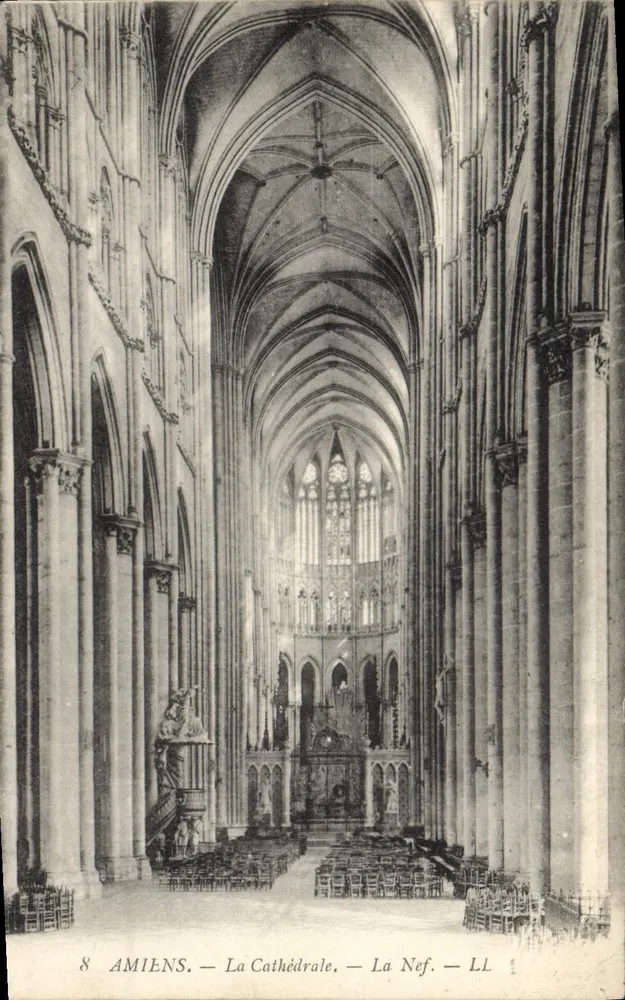 Amiens — De Kathedraal — De Nave — LL - Voorkant