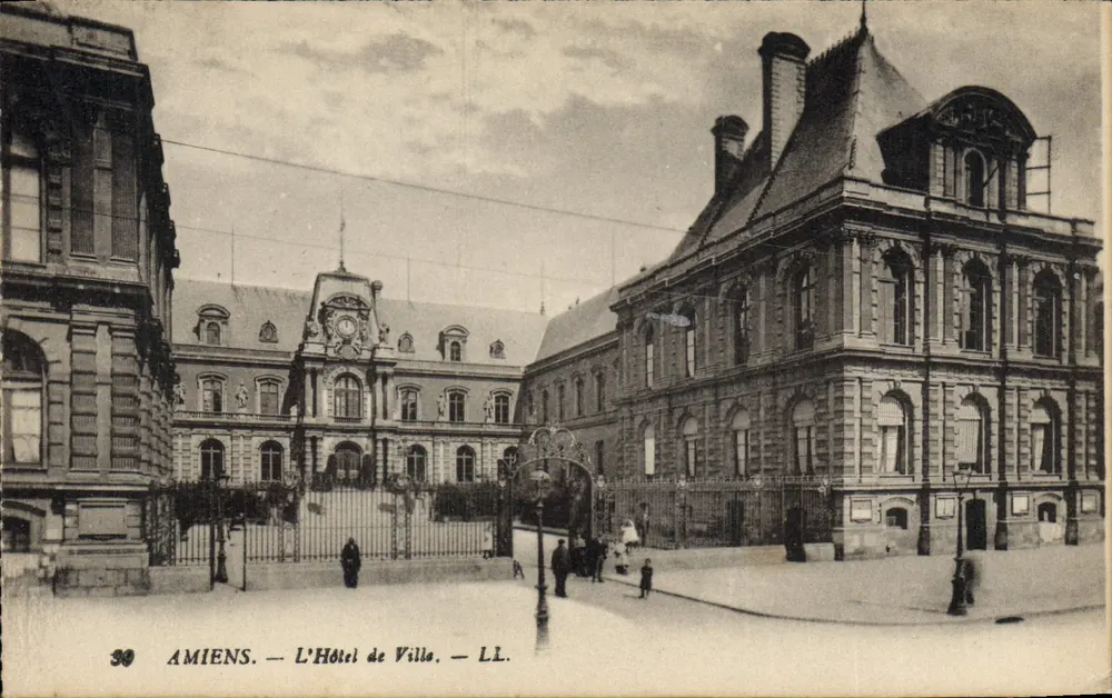 Amiens — O Hotel de Ville — LL. — n°30 - Frente