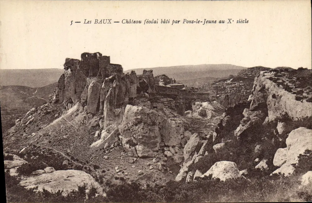 Les BAUX — Burg aus dem 10. Jahrhundert, erbaut von Pons-le-Jeune - Vorderseite